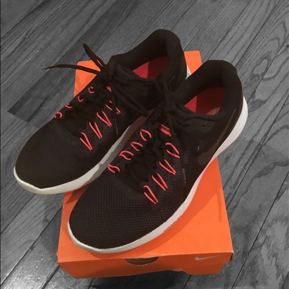 Nike Running Shoes - Picture 2 of 8